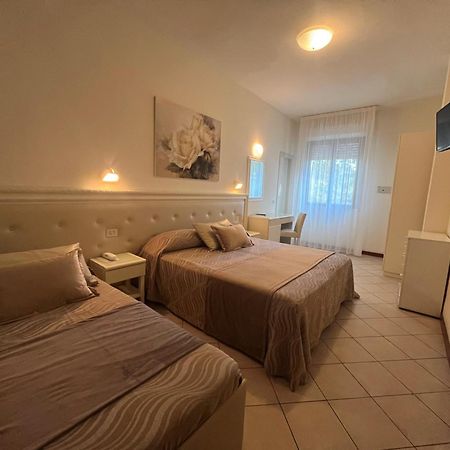 Hotel Athena Cervia Eksteriør billede